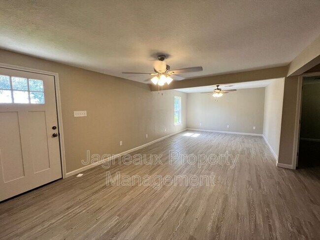 Foto del edificio - 2818 LA-14