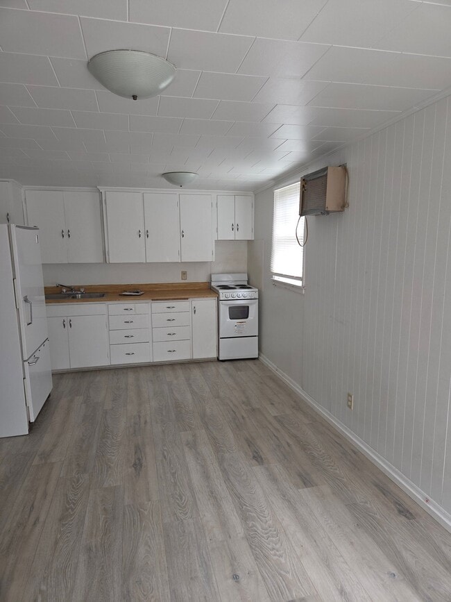Building Photo - 521 3rd St