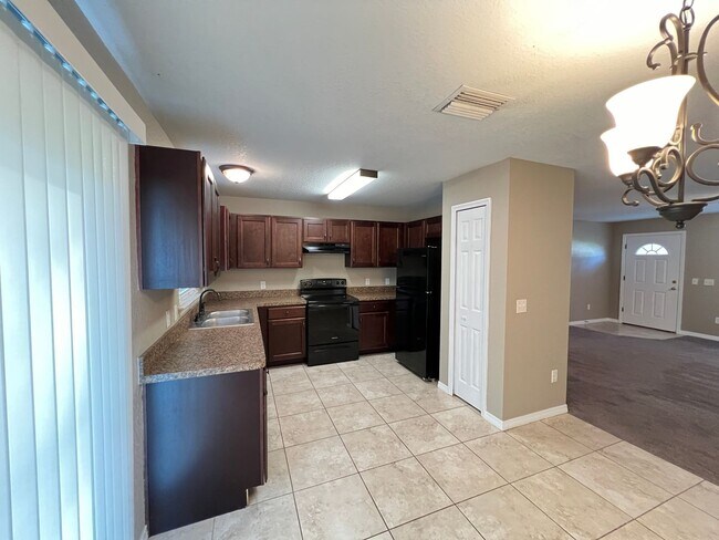 Building Photo - 3 Bedroom 2 Bathroom home in Belleview