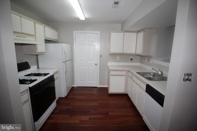 Building Photo - 13676 Palmetto Cir