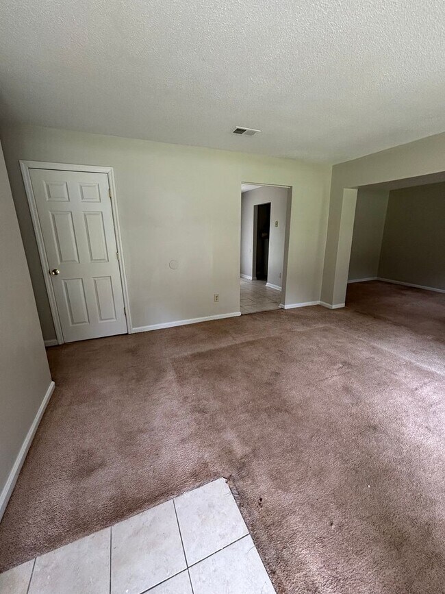 Building Photo - FOR RENT