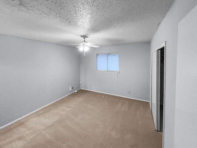 Building Photo - 1019 Evening Dun St