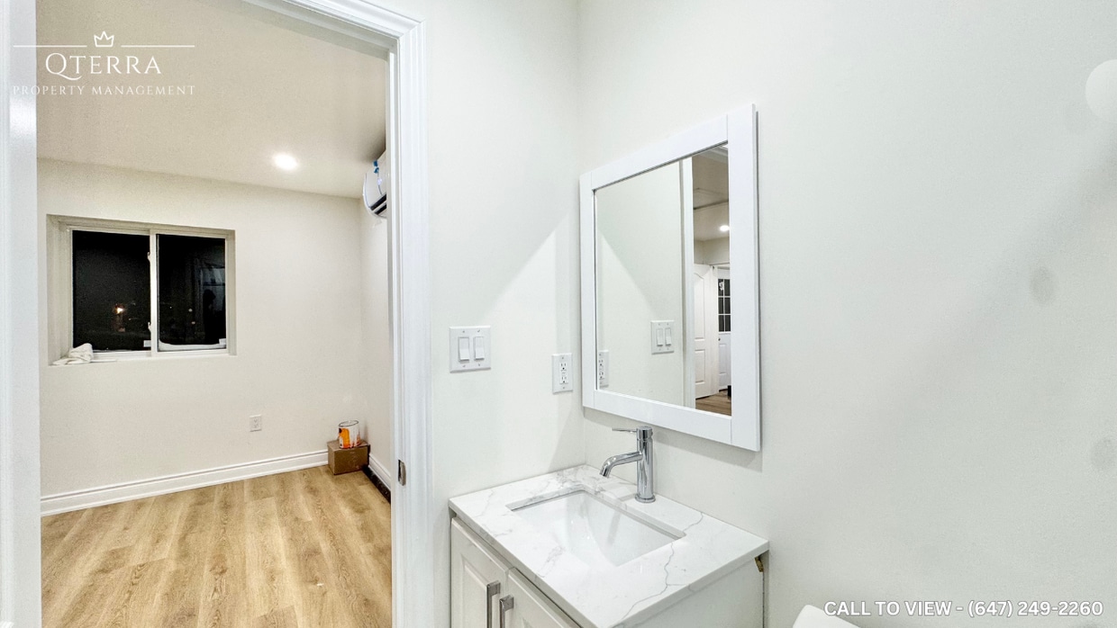 Building Photo - 261 Dixon St