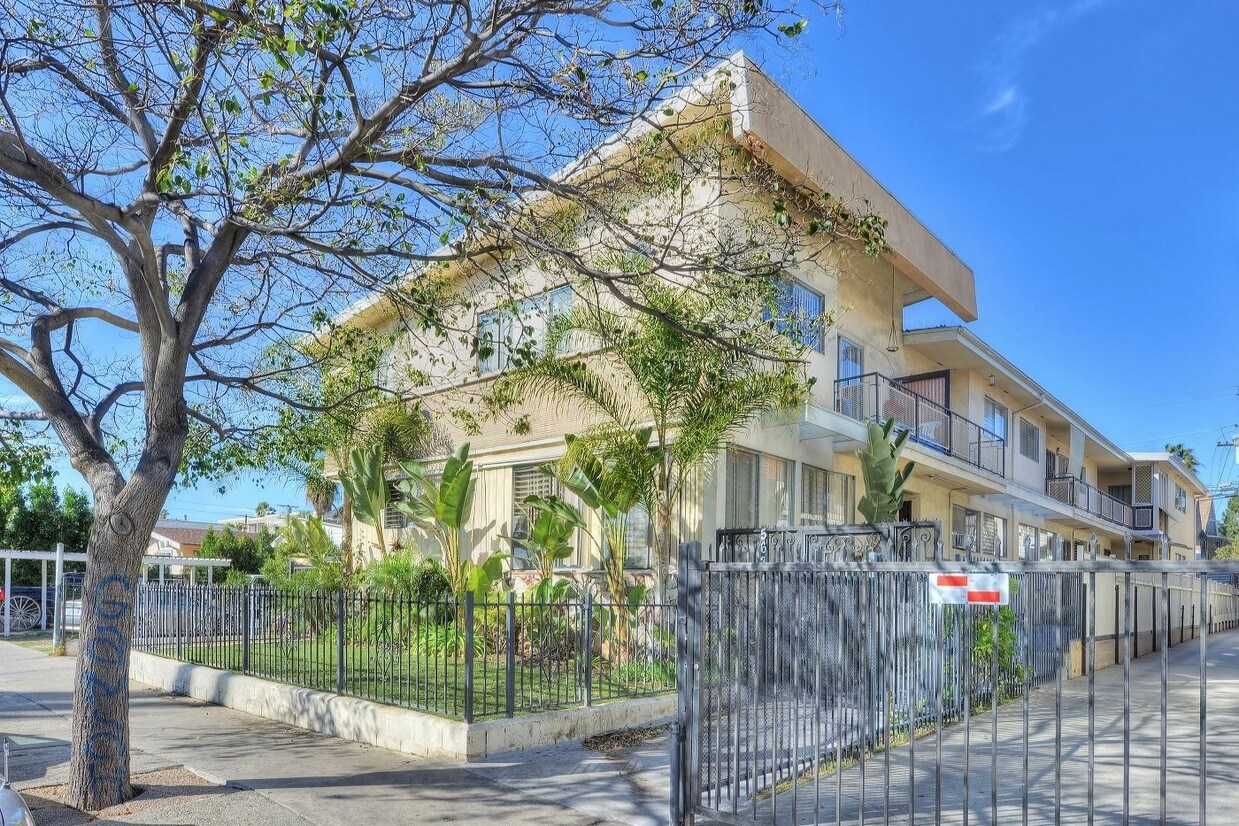 Primary Photo - 5627 Lexington Ave