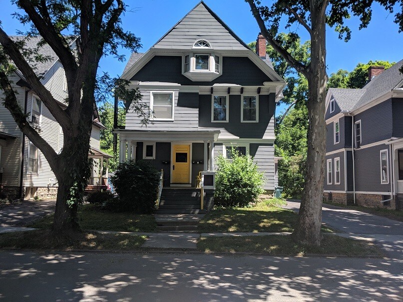 Primary Photo - 174 Harvard St