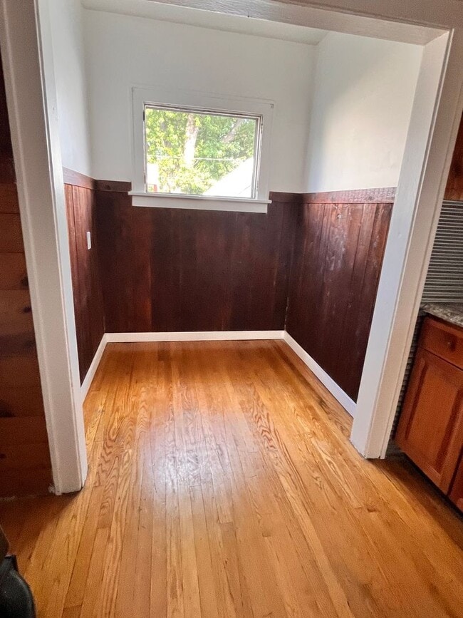 Building Photo - Wonderful 2 bedroom single family house!