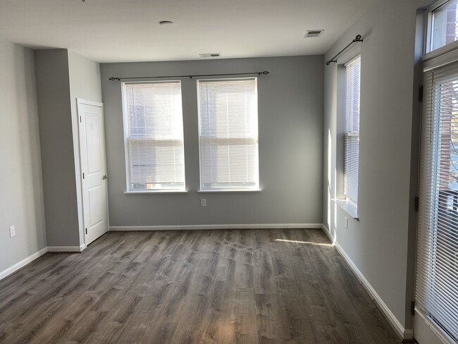 living / dining room - 2665 Prosperity Ave