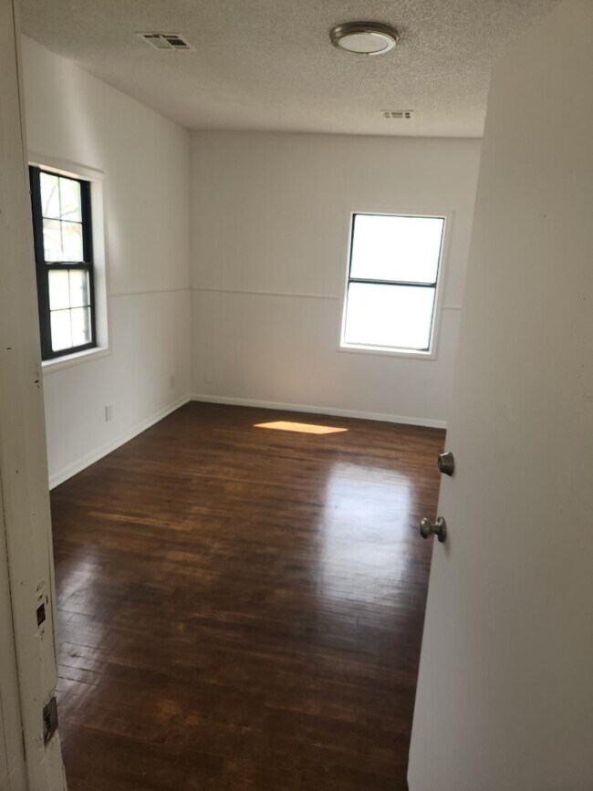 Foto del edificio - 1223 N Chautauqua Ave