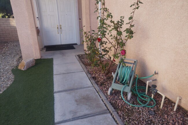 Building Photo - 4750 Grand Ridge Ct