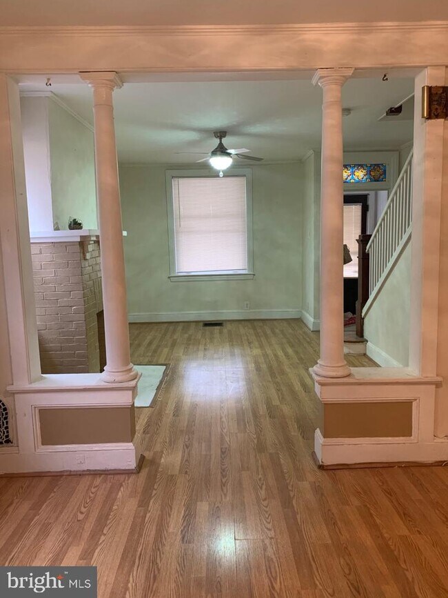 Foto del edificio - 317 E 20th St