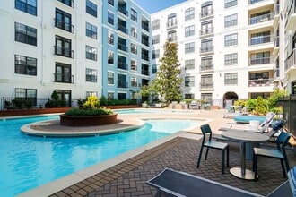 Building Photo - Flats at Perimeter Place
