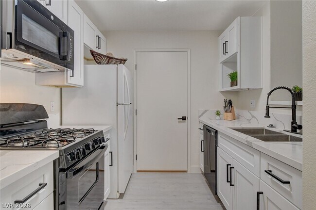Foto del edificio - 950 Seven Hills Dr