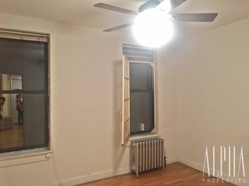 Foto principal - 434 E 76th St