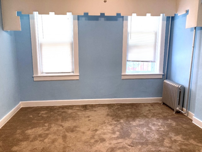 Building Photo - 912 33rd Rd