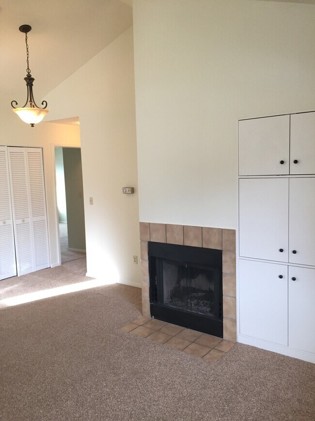 Foto del edificio - One Bedroom Top Floor Corner Unit Condo