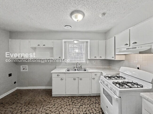 Building Photo - 3199 Gina Dr