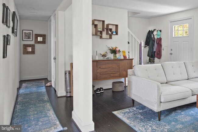 Foto del edificio - 7322 Poplar Ct