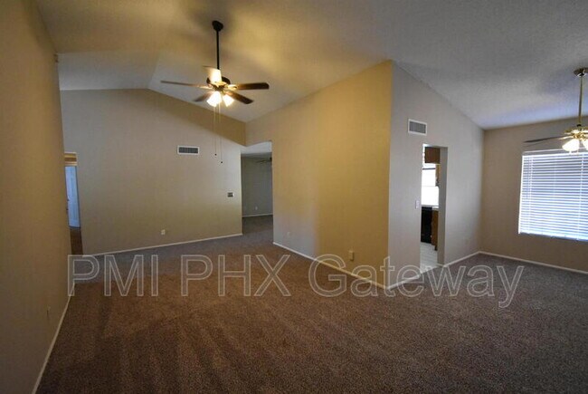 Building Photo - 954 W Osage Ave