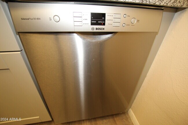 Building Photo - 3119 W Cochise Dr
