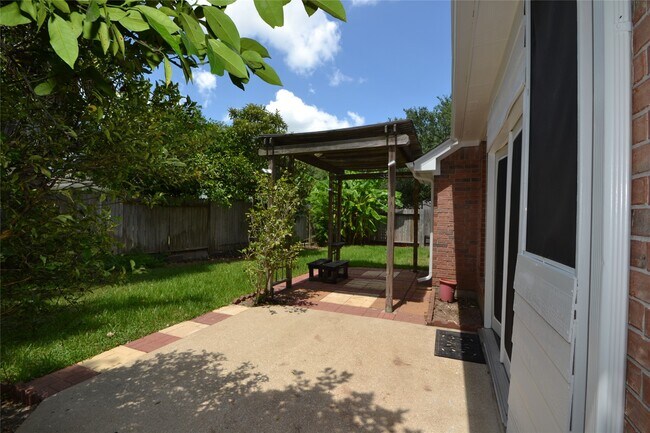 Foto del edificio - 15307 Amesbury Ln