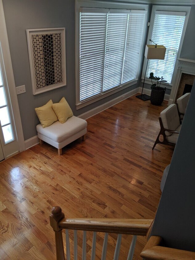Primary Photo - Beautiful Charleston-Style Cottage with de...