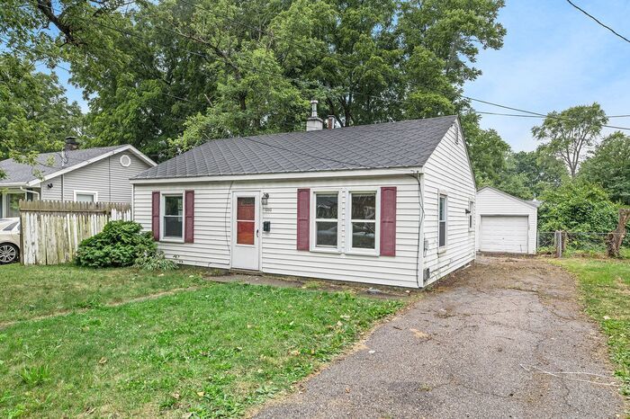 Primary Photo - $1350 2/1 720 sqft ranch home with yard an...