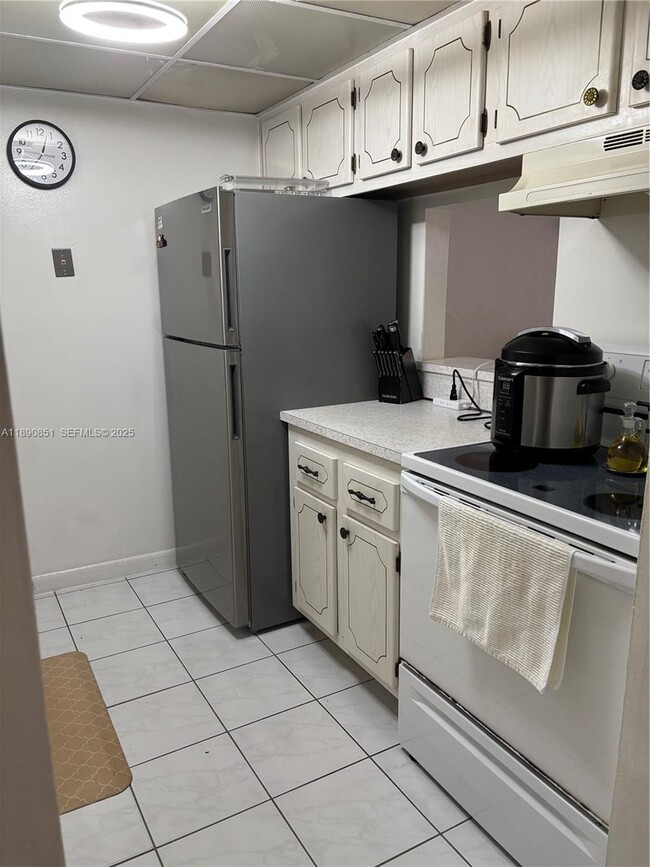 Foto del edificio - 14501 N Kendall Dr