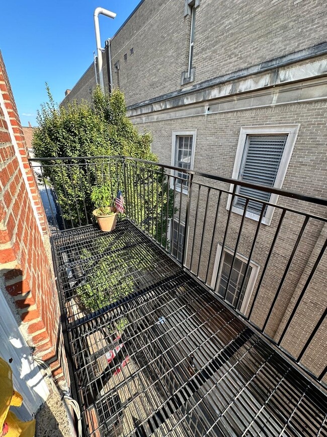 Building Photo - 421 S 17th St
