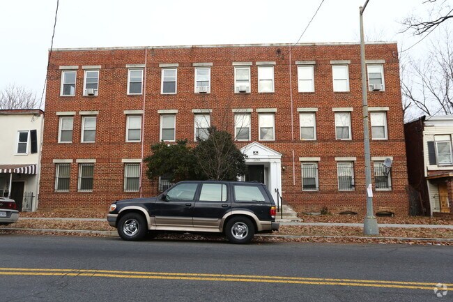 Building Photo - Minnesota Flats