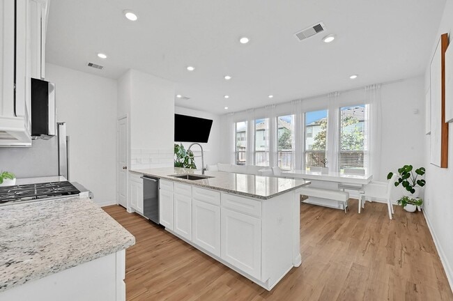 Building Photo - 4027 Balboa Dr