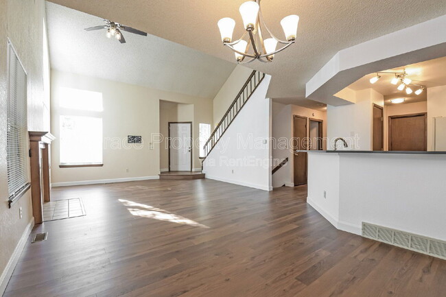 Foto del edificio - 5863 W Atlantic Pl