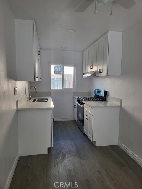 Building Photo - 454 W Valencia Dr