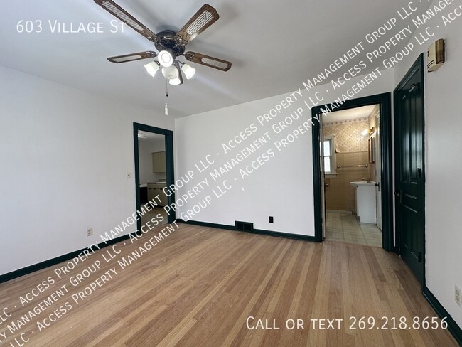 Building Photo - Large 2 bedroom apartment downtown Kalamazoo!