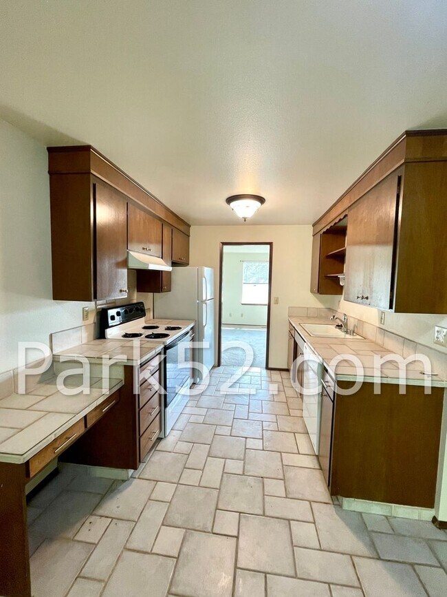 Foto del edificio - $500 Off the 1st Full Month! Spacious Firc...