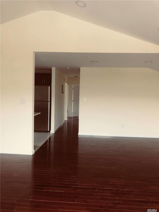 Building Photo - 115-20 Marsden St