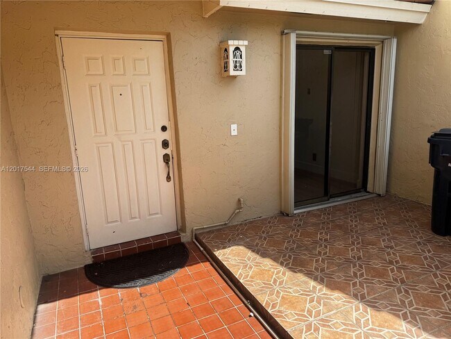 Foto del edificio - 6532 NW 170th Terrace