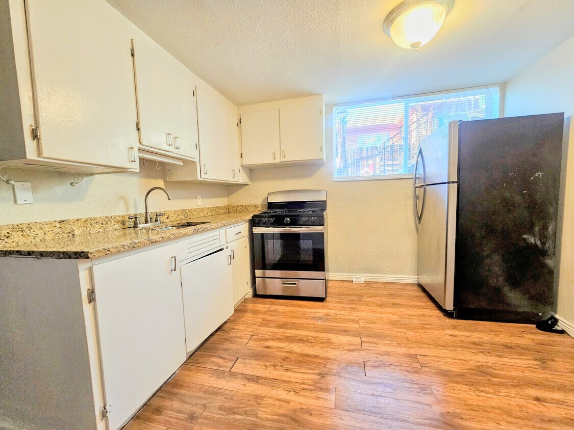 Foto principal - 328 S Alcott St