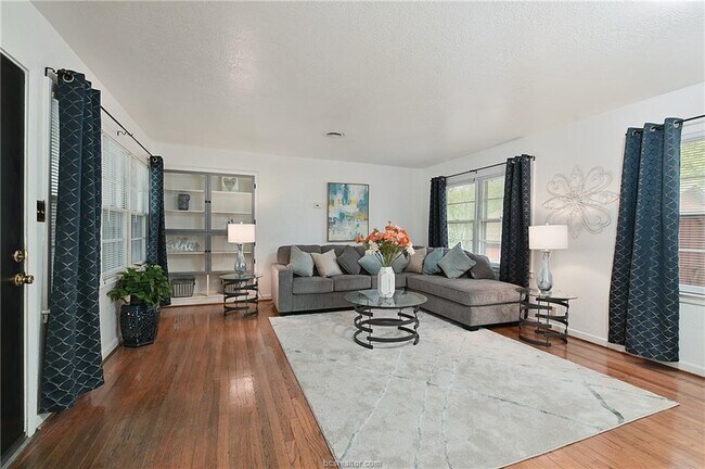 Building Photo - 209 Fleetwood St