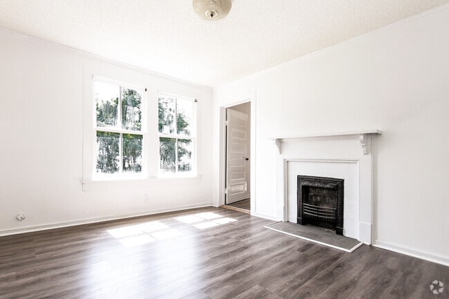 Building Photo - 706 Shull St