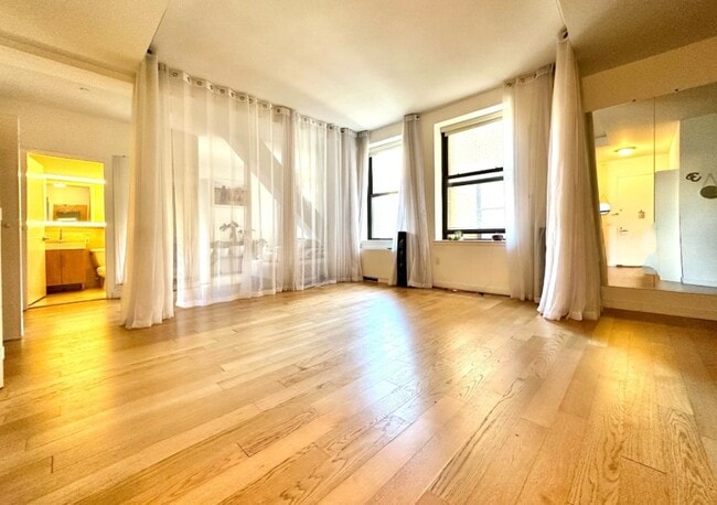 Building Photo - 225 Rector Pl