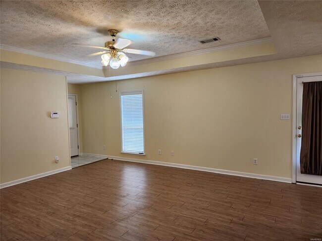 Building Photo - 105 Doss Ct