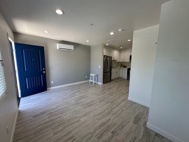Foto del edificio - 1451 W Almond Ave