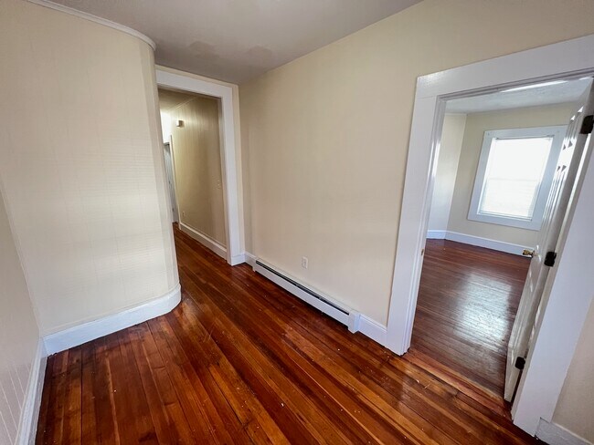 Building Photo - 27 Wolcott St
