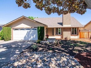 Building Photo - 840 Sweetbay Dr