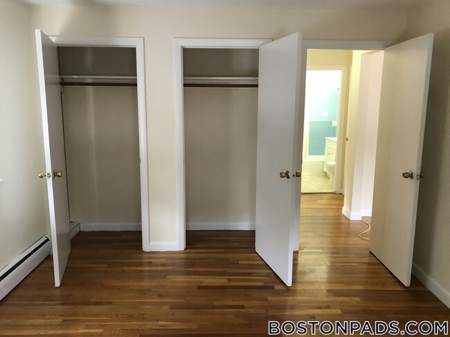 Foto del edificio - 122 Dustin St