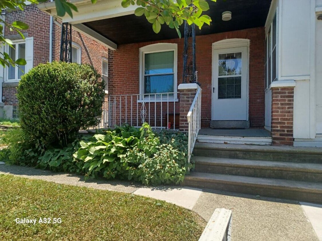 Primary Photo - 1247 E 13th Street