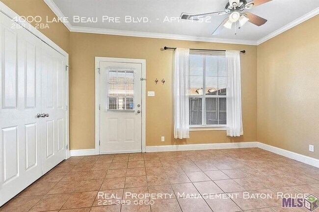 Foto del edificio - Great Townhome near LSU!