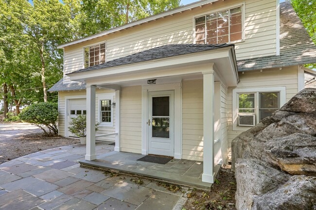 Photo - 14 Grove Ln (Greenwich, CT) House