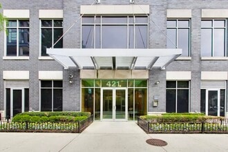 Building Photo - 421 W Huron St