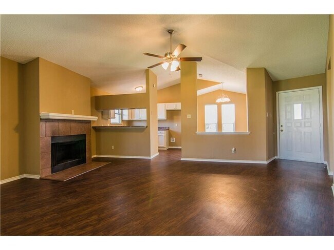 Foto del edificio - Beautifully crafted 3-2-2 home in the Saginaw area!
